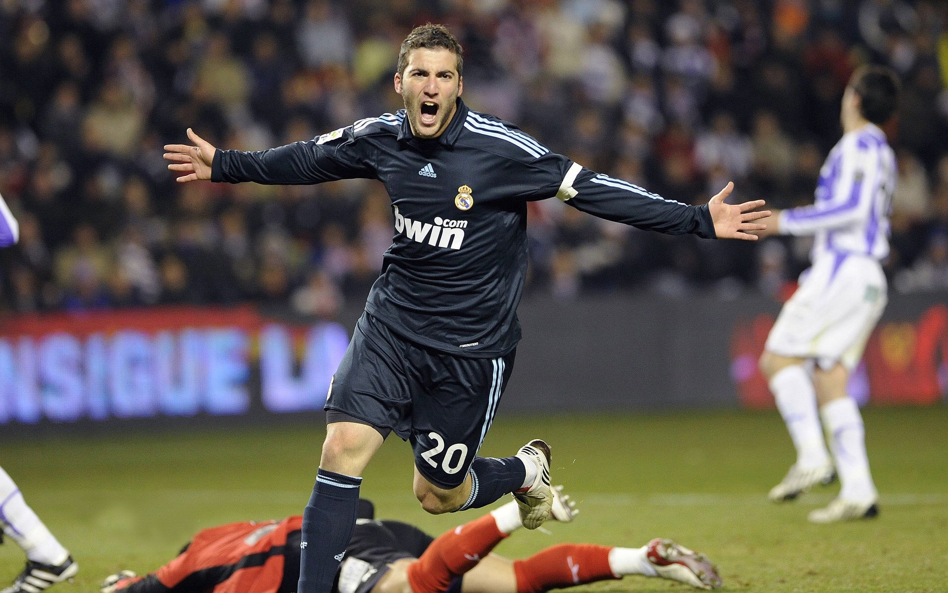 德约科维奇在巴塞罗那比赛中势不可挡，出色防守引发热议！