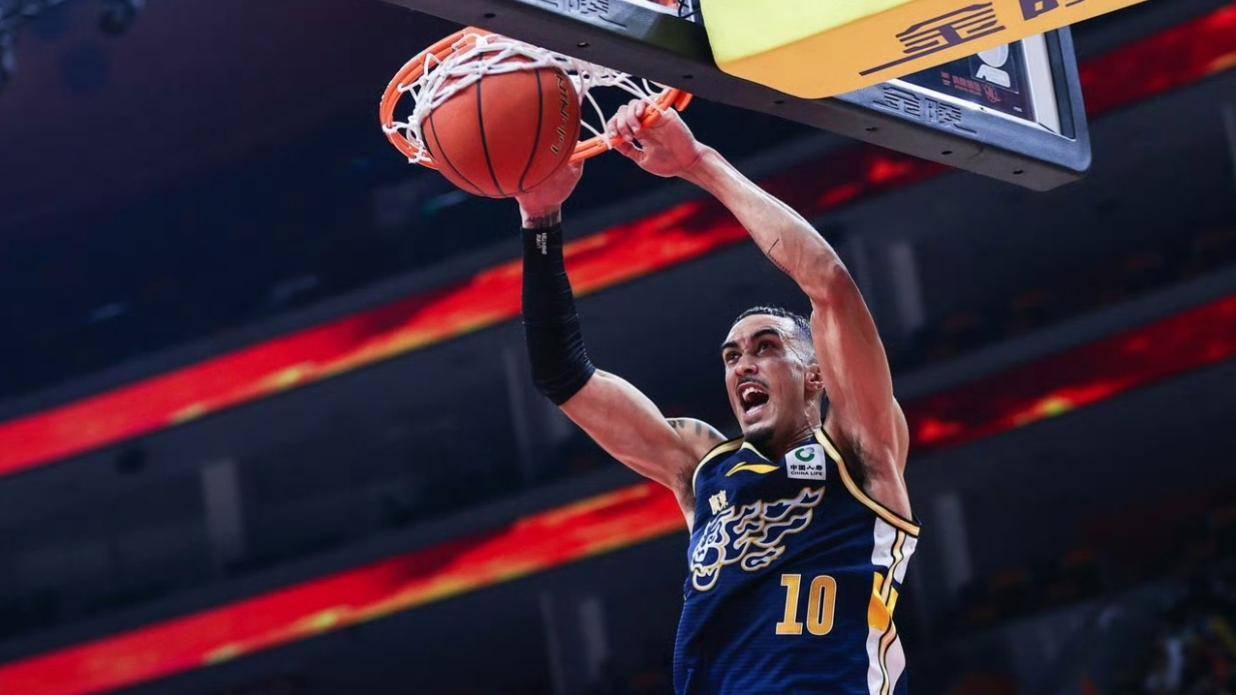 关于又见绝平！广厦男篮与马德里竞技鏖战至终场，詹姆斯读秒救主的信息